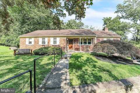 4 OAK CIRCLE, NEWTOWN SQUARE, PA 19073