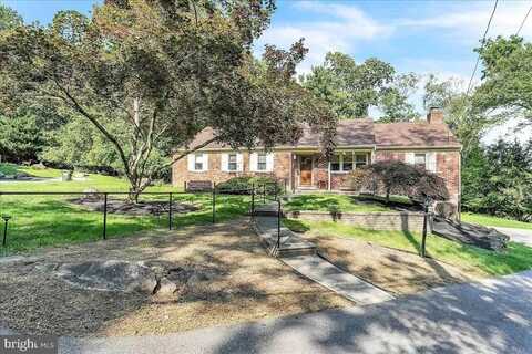 4 OAK CIRCLE, NEWTOWN SQUARE, PA 19073