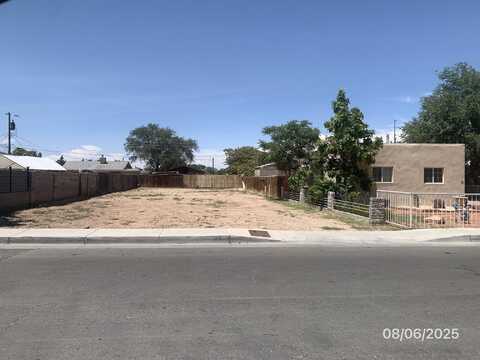 321 DALLAS Street SE, Albuquerque, NM 87108