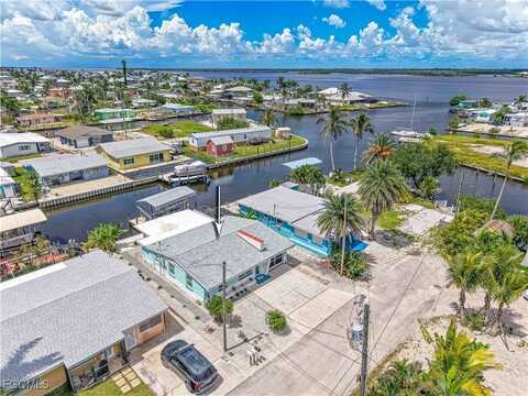 2500 Harbor View Drive, Matlacha, FL 33993