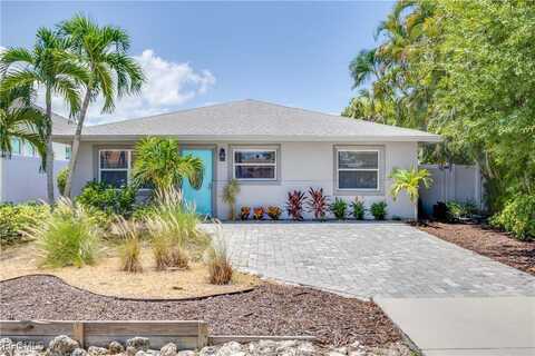 668 94th Avenue N, Naples, FL 34108