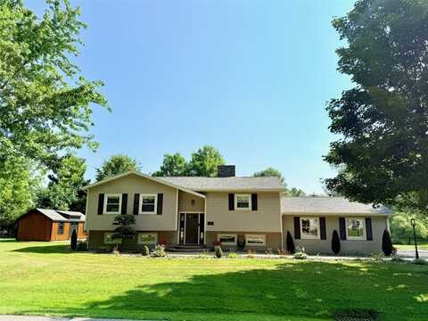 203 N SKYTOP Road, Edinboro, PA 16412