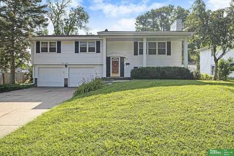 1111 Carriage Road, Papillion, NE 68046