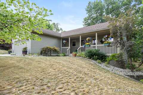 8393 Courtland Drive NE, Rockford, MI 49341
