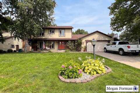 2075 Waterbury Drive SE, Kentwood, MI 49508