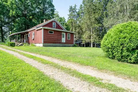 7462 W Martin Road, Three Oaks, MI 49128