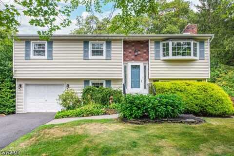 85 Mountain Cir North, West Milford, NJ 07480