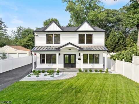 199 Midwood Rd, Paramus, NJ 07652