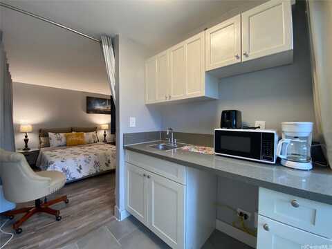 2463 Kuhio Avenue, Honolulu, HI 96815