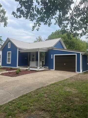 204 W Broadway Street, Higginsville, MO 64037