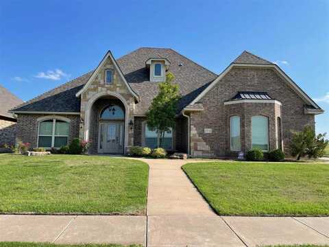 6816 SW Oakland Lane, Lawton, OK 73505