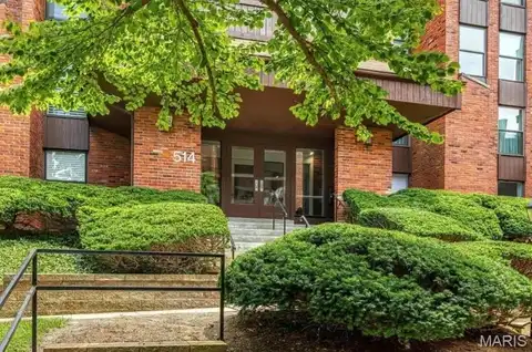 514 Coeur De Royale Drive, Creve Coeur, MO 63141