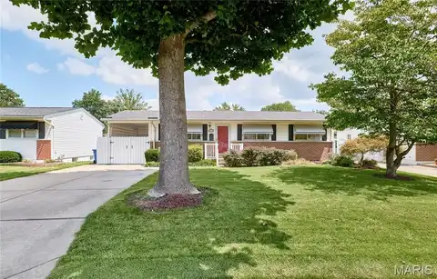 1045 Bellarmine Lane, Florissant, MO 63031