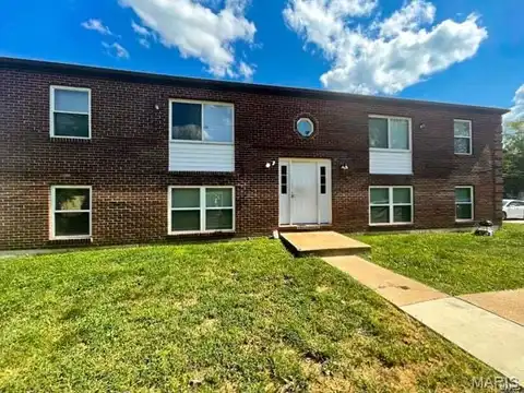 313 Mount Everest, Fenton, MO 63026