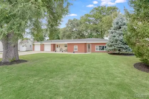 221 4th Avenue, Edwardsville, IL 62025