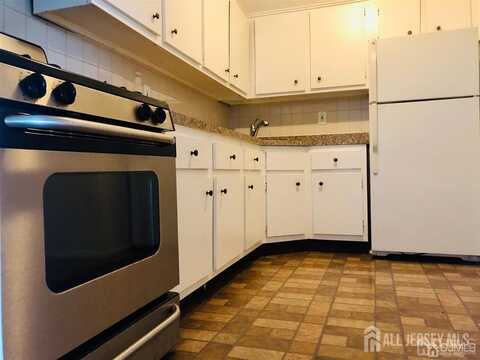 300 COLLEGE Drive, Edison, NJ 08817