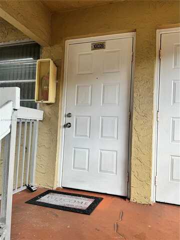 10028 Twin Lakes Dr, Coral Springs, FL 33071
