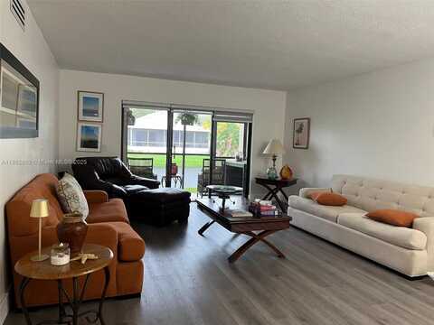 342 Lakeview Dr, Weston, FL 33326