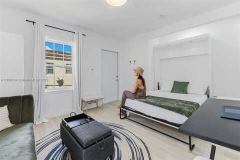 421 75th St, Miami Beach, FL 33141