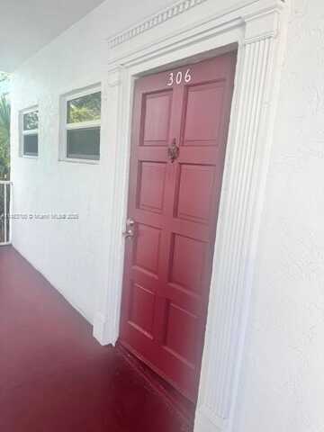 4270 NW 40th St, Lauderdale Lakes, FL 33319