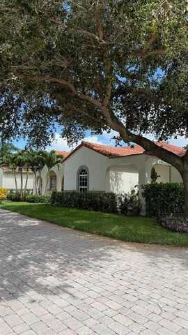 6739 Skyline Dr, Delray Beach, FL 33446