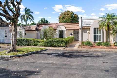 7417 Twin Sabal Dr, Miami Lakes, FL 33014
