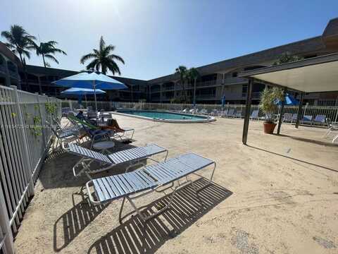 541 Blue Heron Dr, Hallandale Beach, FL 33009