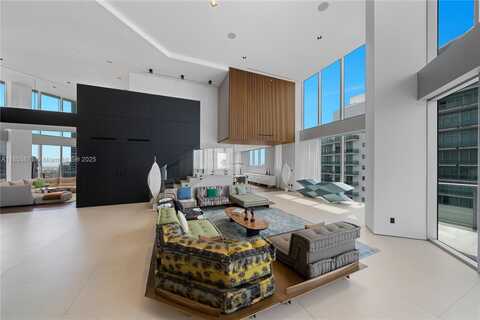 1300 Brickell Bay Dr, Miami, FL 33131