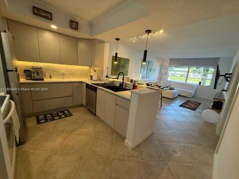 2815 NE 201st Ter, Aventura, FL 33180