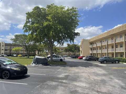 8285 Sunrise Lakes Blvd, Sunrise, FL 33322