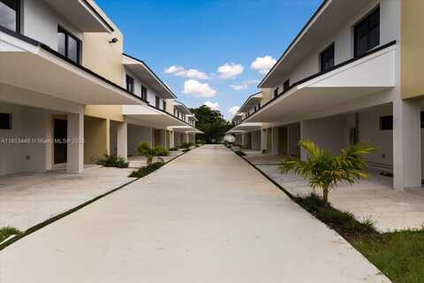 566 NW 7th St, Florida City, FL 33034