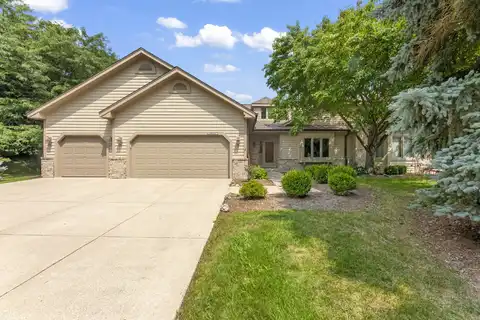 N18w28978 Golf Ridge S -, Pewaukee, WI 53072