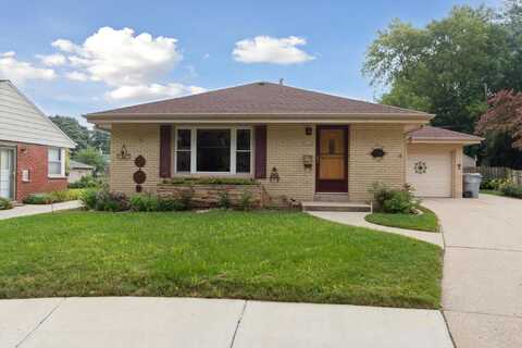 3668 S Quincy Ct, Milwaukee, WI 53207