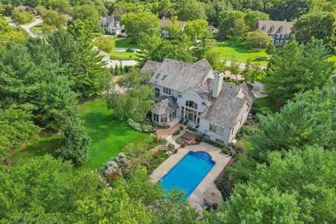 N28w30264 Red Hawk Ct, Pewaukee, WI 53072
