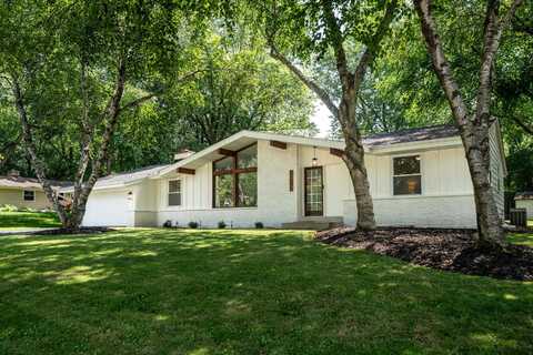 21595 Doneswood Dr, Waukesha, WI 53186