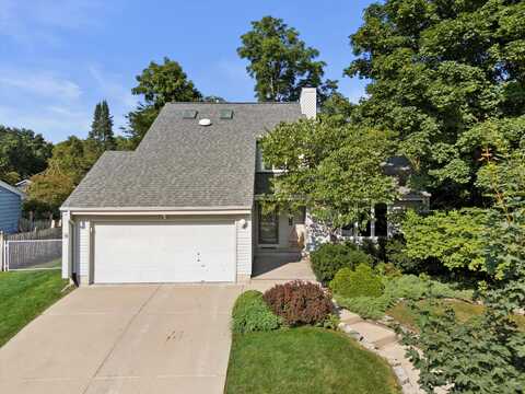 1505 Fox River Pkwy, Waukesha, WI 53189