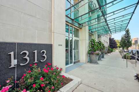 1313 N Franklin Pl, Milwaukee, WI 53202
