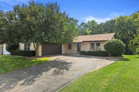 1010 Burrie Ln, Waukesha, WI 53188