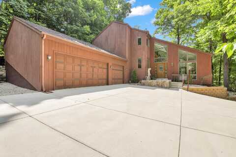 16645 Tanglewood Dr, Brookfield, WI 53005