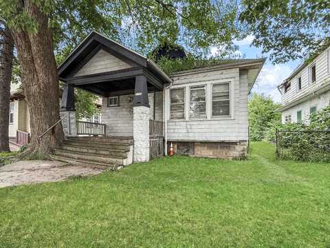 3750 N 27th St, Milwaukee, WI 53216