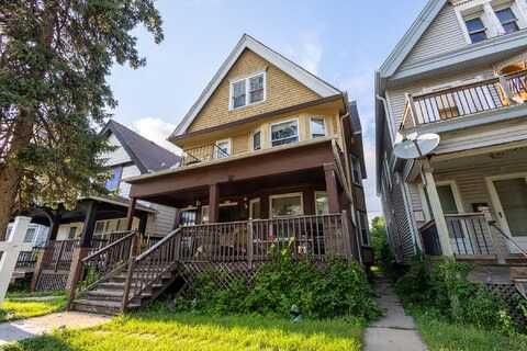 4514 W Lloyd St, Milwaukee, WI 53208