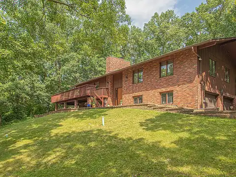 5737 Fox Chase Dr, Hokah, MN 55941