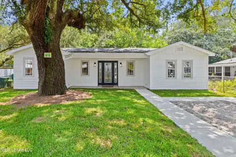 426 Demontluzin Avenue, Bay Saint Louis, MS 39520