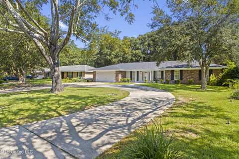 13 Greenbriar Drive, Gulfport, MS 39507
