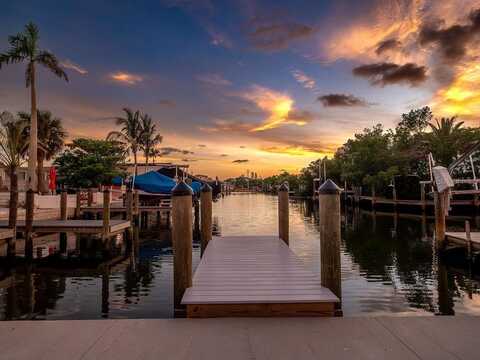 18 SEASIDE COURT, HOLMES BEACH, FL 34217