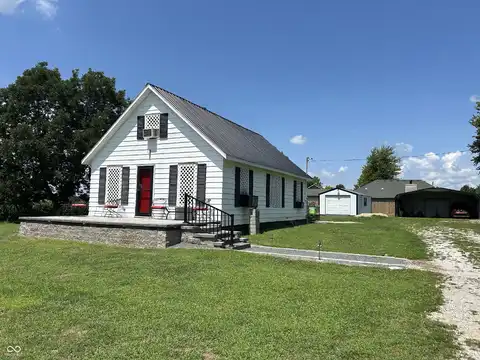 3276 W 400 S, Trafalgar, IN 46181