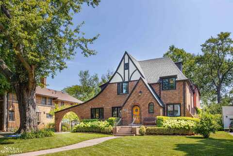 624 Lakepointe, Grosse Pointe, MI 48230