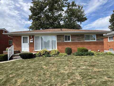 31343 W Wind Dr, Fraser, MI 48026