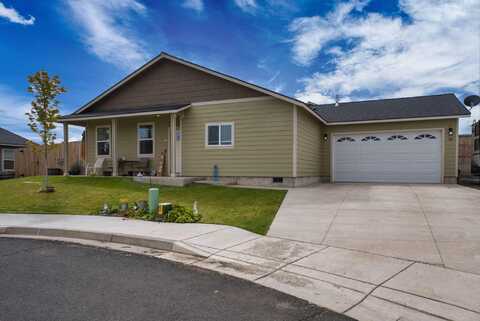 524 SE Morgan Court, Madras, OR 97741