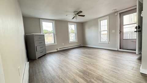 230 Cumberland Rd, Lowell, MA 01850